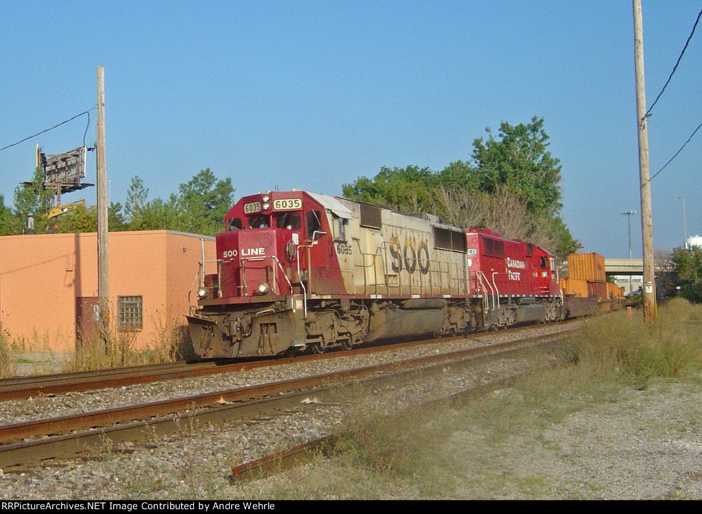 SOO 6035 again leads 182 into Brewtown on a bright Saturday morning